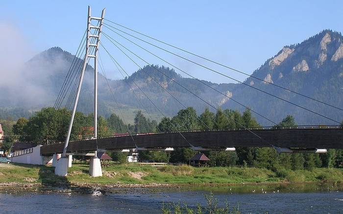 7 - Červený kláštor, most lásky