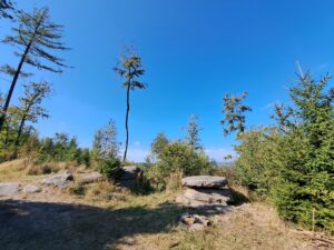 FP3 - Kamenný stůl