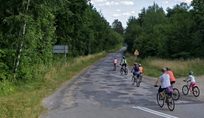 rozbitá cesta do Blotnice